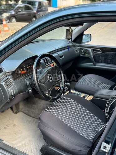 Mercedes E 240 1998, 295,800 km - 2.4 l - Bakı