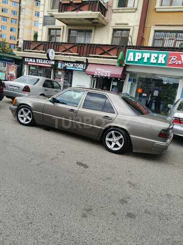 Mercedes E 230 1988, 287,000 km - 2.3 л - Bakı