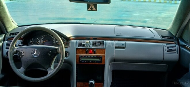 Mercedes E 240 1999, 421,848 km - 2.4 l - Mingəçevir
