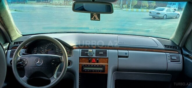 Mercedes E 240 1999, 421,848 km - 2.4 l - Mingəçevir