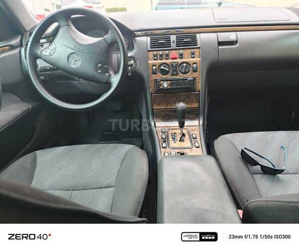 Mercedes E 240 2000, 250,000 km - 2.4 л - Bakı