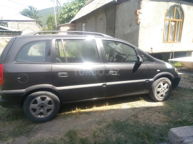 Opel Zafira 2001, 600,000 km - 2.2 l - Qax
