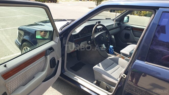 Mercedes E 220 1995, 306,572 km - 2.2 l - Bakı