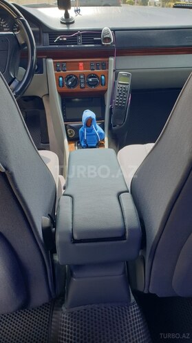 Mercedes E 220 1995, 306,572 km - 2.2 l - Bakı