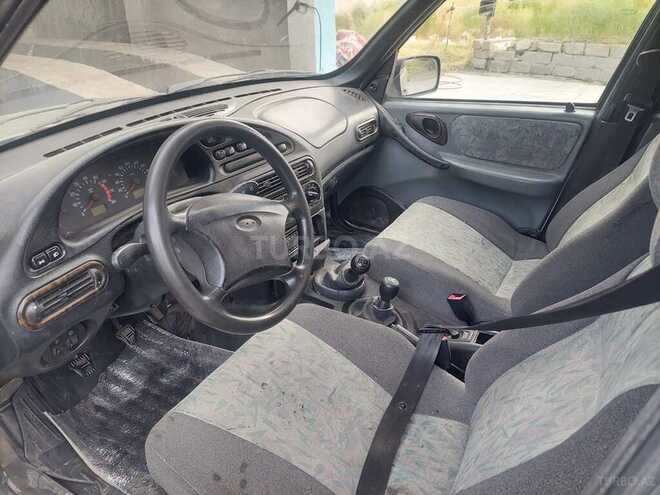 Chevrolet Niva 2003, 215,450 km - 1.7 l - Ucar