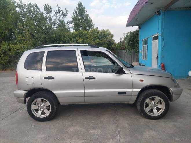 Chevrolet Niva 2003, 215,450 km - 1.7 l - Ucar