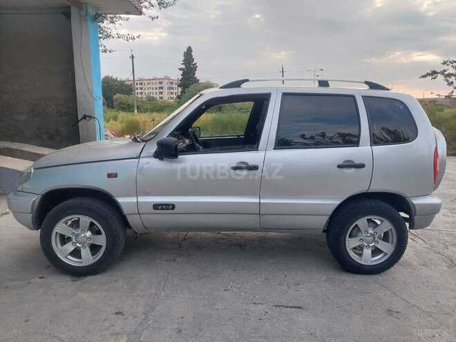 Chevrolet Niva 2003, 215,450 km - 1.7 l - Ucar