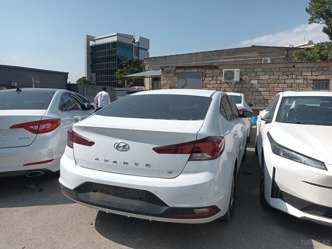 Hyundai Avante 2019, 82,000 km - 1.6 л - Bakı