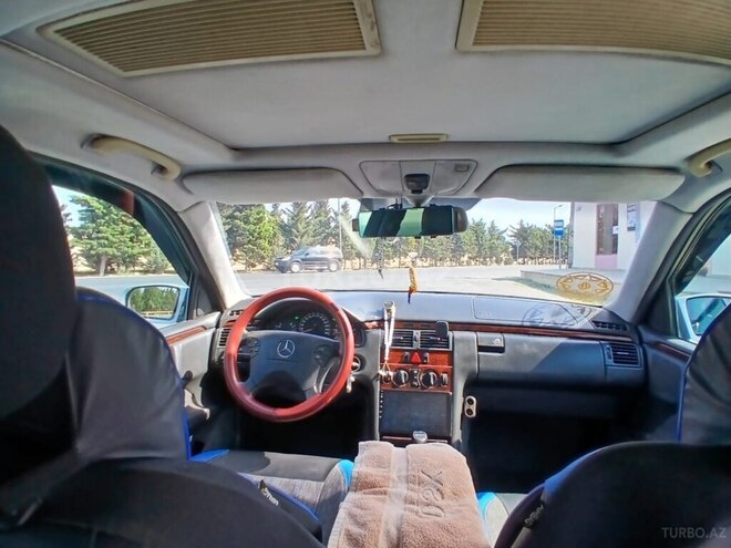 Mercedes E 270 2000, 330,000 km - 2.7 l - Bakı