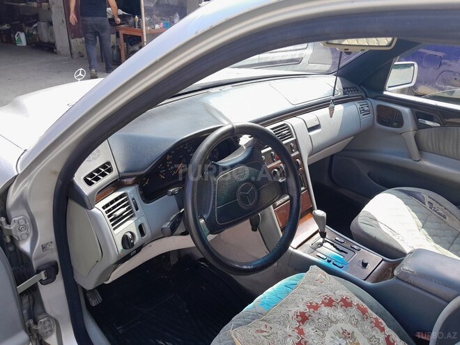 Mercedes E 300 1995, 450,000 km - 3.0 л - Qazax