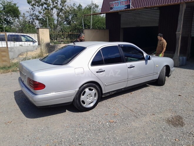Mercedes E 300 1995, 450,000 km - 3.0 л - Qazax