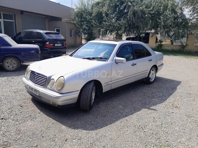 Mercedes E 300 1995, 450,000 km - 3.0 л - Qazax