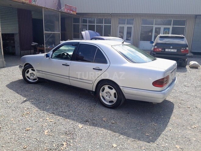 Mercedes E 300 1995, 450,000 km - 3.0 л - Qazax