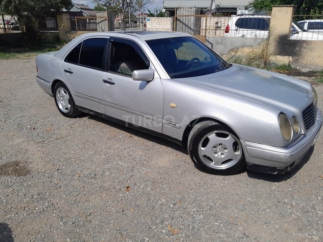 Mercedes E 300 1995, 450,000 km - 3.0 л - Qazax