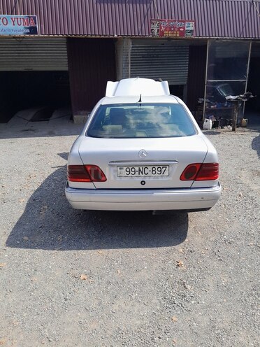 Mercedes E 300 1995, 450,000 km - 3.0 л - Qazax