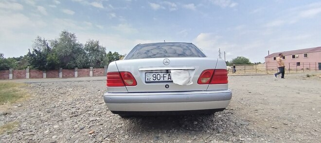 Mercedes E 230 1996, 364,231 km - 2.3 l - Ağstafa