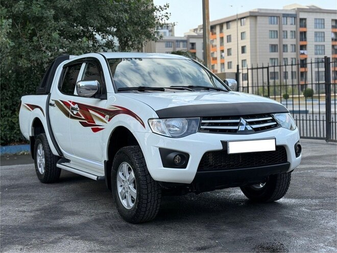 Mitsubishi L200 2014, 185,000 km - 2.5 l - Bakı