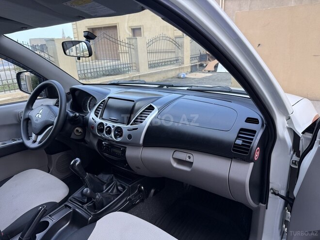 Mitsubishi L200 2014, 185,000 km - 2.5 l - Bakı