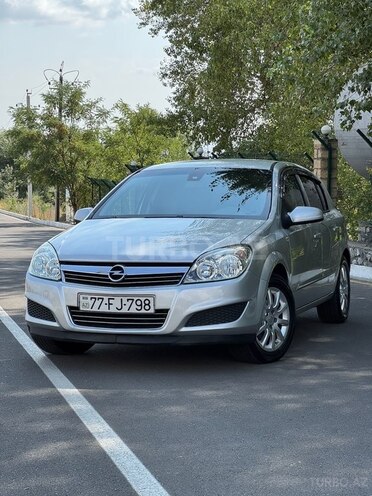 Opel Astra 2008, 240,000 km - 1.4 l - Şəki