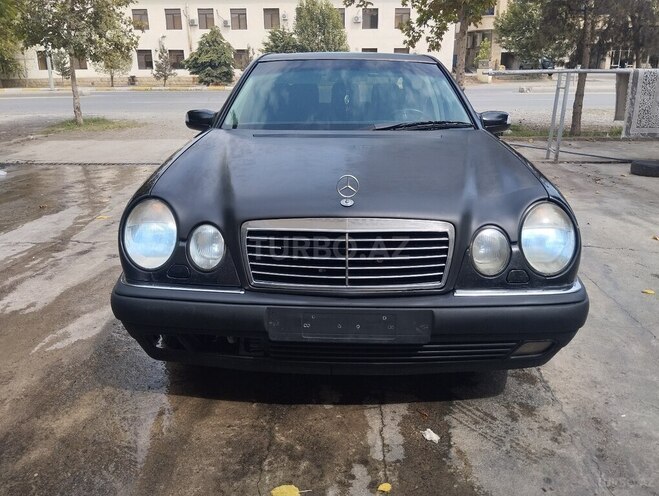 Mercedes E 240 1999, 437,000 km - 2.4 l - Yevlax