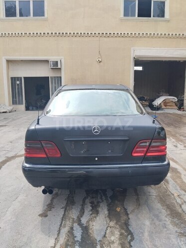 Mercedes E 240 1999, 437,000 km - 2.4 l - Yevlax