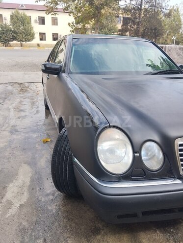Mercedes E 240 1999, 437,000 km - 2.4 l - Yevlax