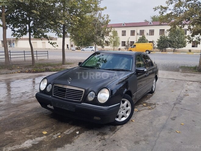 Mercedes E 240 1999, 437,000 km - 2.4 l - Yevlax