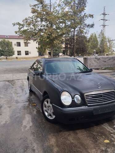 Mercedes E 240 1999, 437,000 km - 2.4 l - Yevlax