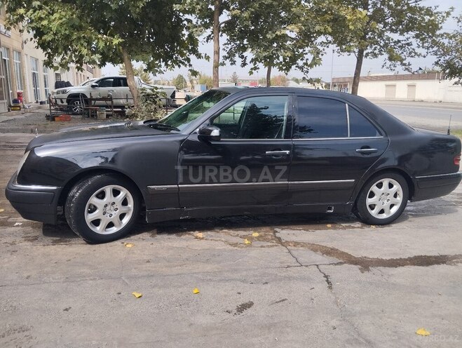 Mercedes E 240 1999, 437,000 km - 2.4 l - Yevlax
