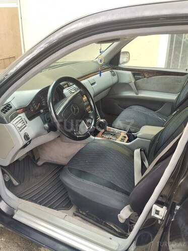 Mercedes E 240 1999, 437,000 km - 2.4 l - Yevlax