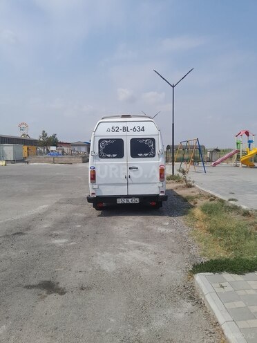 Mercedes 208 D 1994, 200,000 km - 2.5 l - Salyan