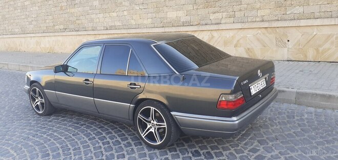 Mercedes E 220 1994, 743,859 km - 2.2 l - Bakı