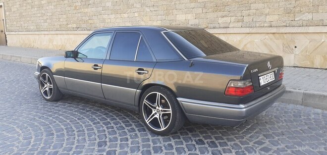 Mercedes E 220 1994, 743,859 km - 2.2 l - Bakı