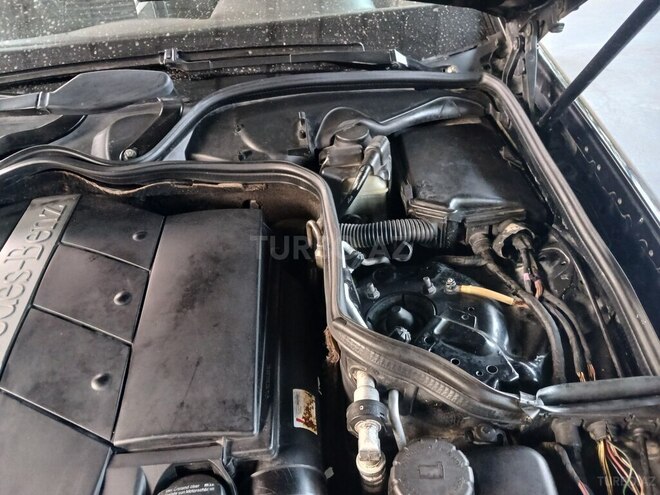 Mercedes E 240 2004, 364,000 km - 2.6 l - Sabirabad