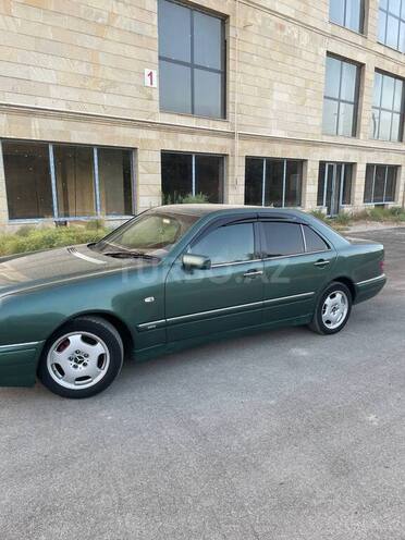 Mercedes E 240 1999, 355,000 km - 2.4 l - Bakı