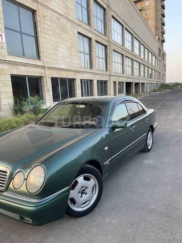 Mercedes E 240 1999, 355,000 km - 2.4 l - Bakı