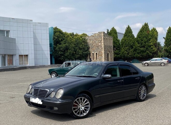 Mercedes E 270 2000, 423,000 km - 2.7 л - Qazax