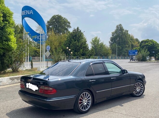 Mercedes E 270 2000, 423,000 km - 2.7 л - Qazax