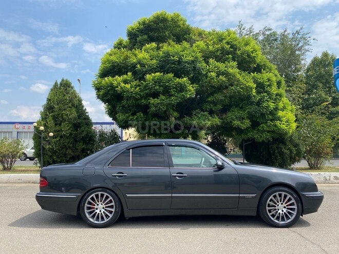 Mercedes E 270 2000, 423,000 km - 2.7 л - Qazax