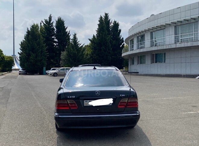 Mercedes E 270 2000, 423,000 km - 2.7 л - Qazax