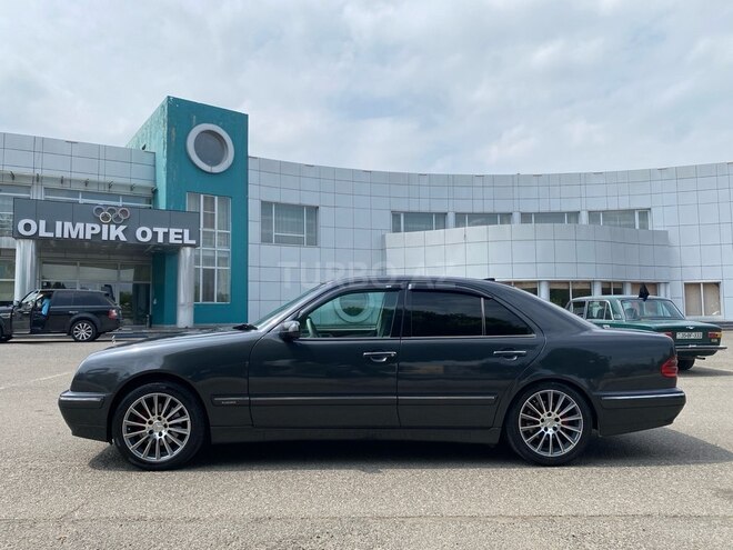 Mercedes E 270 2000, 423,000 km - 2.7 л - Qazax