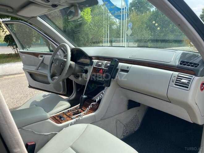 Mercedes E 270 2000, 423,000 km - 2.7 л - Qazax