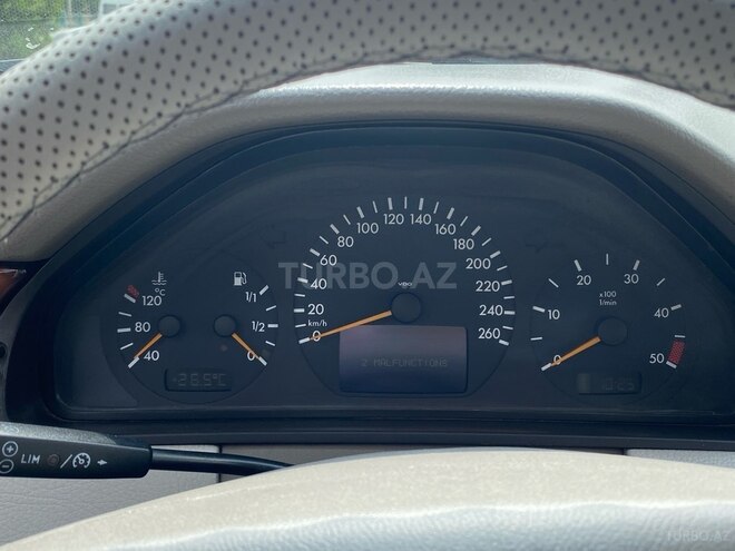 Mercedes E 270 2000, 423,000 km - 2.7 л - Qazax