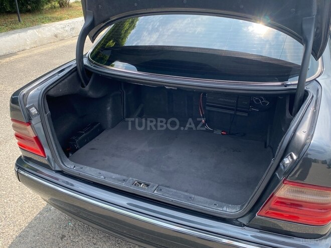 Mercedes E 270 2000, 423,000 km - 2.7 л - Qazax