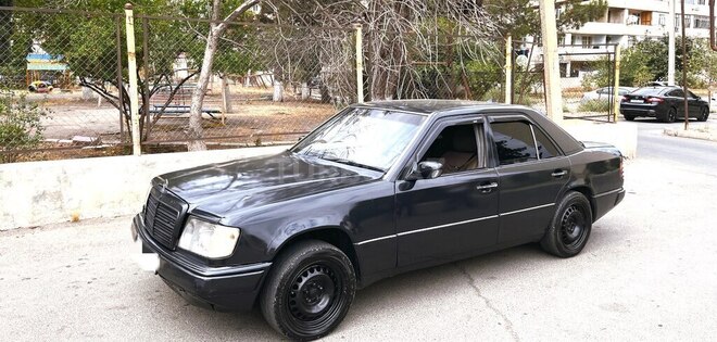 Mercedes E 200 1993, 421,000 km - 2.0 l - Gəncə