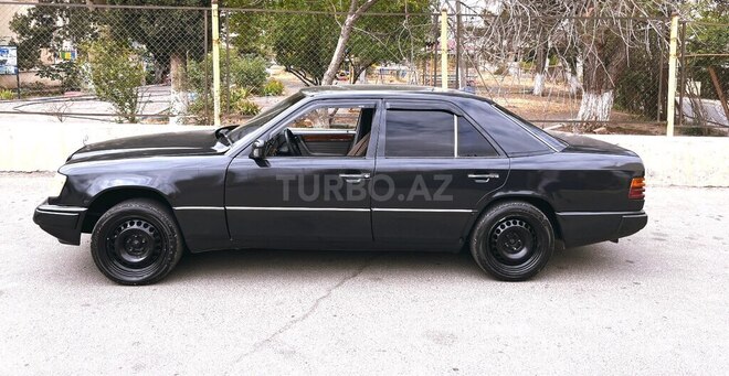 Mercedes E 200 1993, 421,000 km - 2.0 l - Gəncə