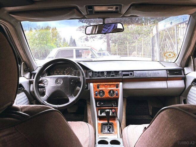Mercedes E 200 1993, 421,000 km - 2.0 l - Gəncə