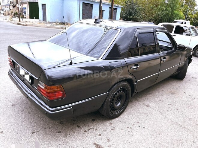 Mercedes E 200 1993, 421,000 km - 2.0 l - Gəncə