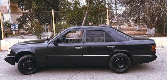 Mercedes E 200 1993, 421,000 km - 2.0 l - Gəncə