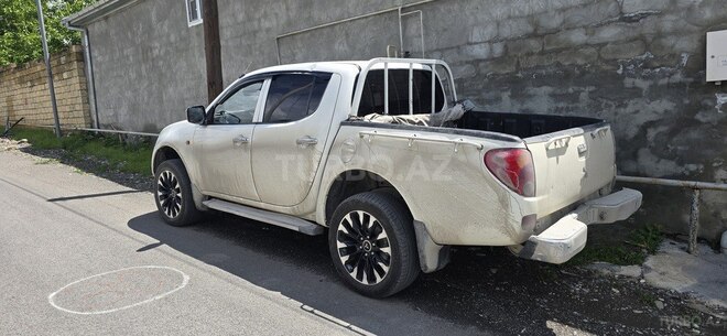 Mitsubishi L200 2009, 320,000 km - 2.5 л - Oğuz